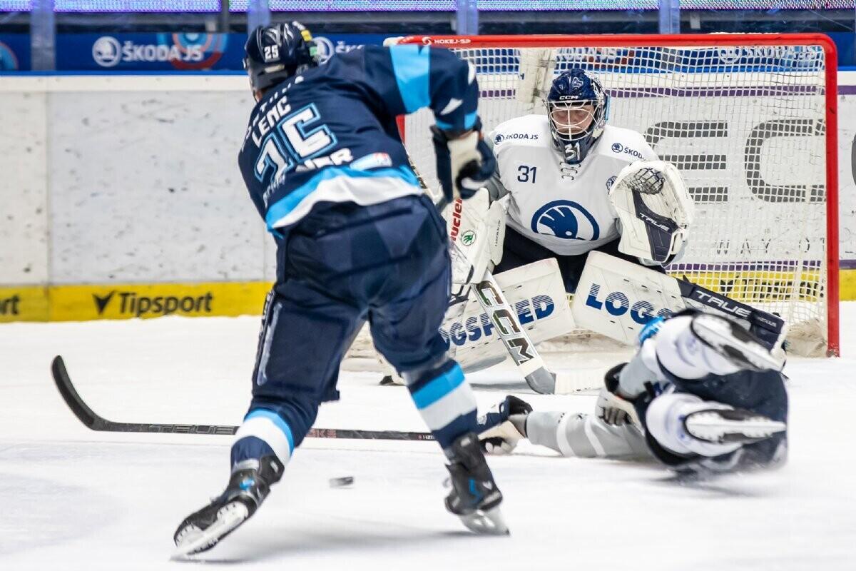 Střela Radana Lence, foto: www.hcbilitygri.cz